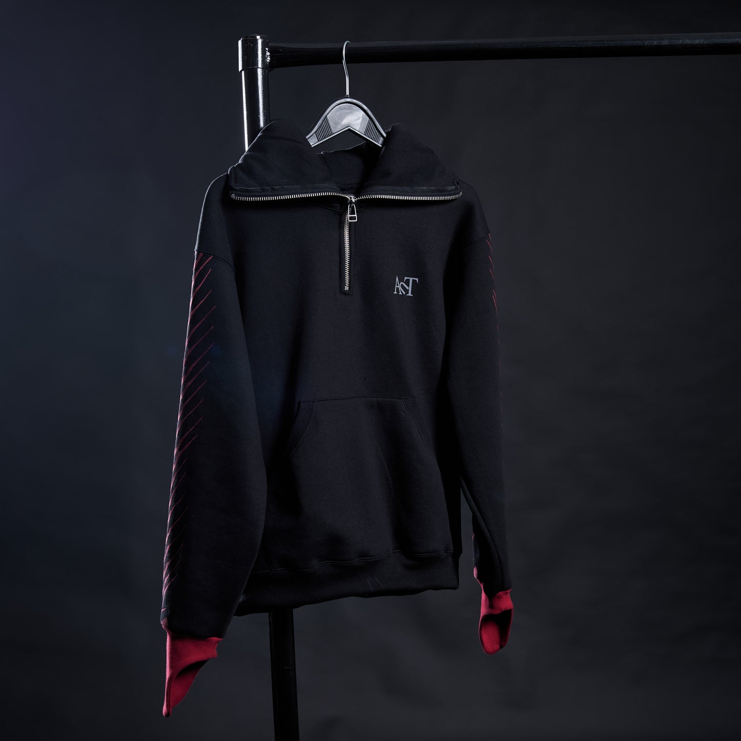 TARYAQ HOODIE BLACK